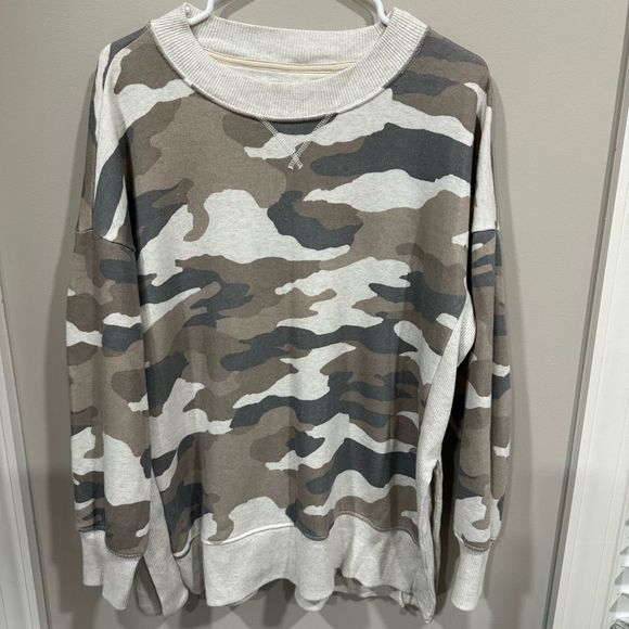 Aerie Good Vibe Oversized Split Hem Camo Sweatshirt sz M - Picture 2 of 9